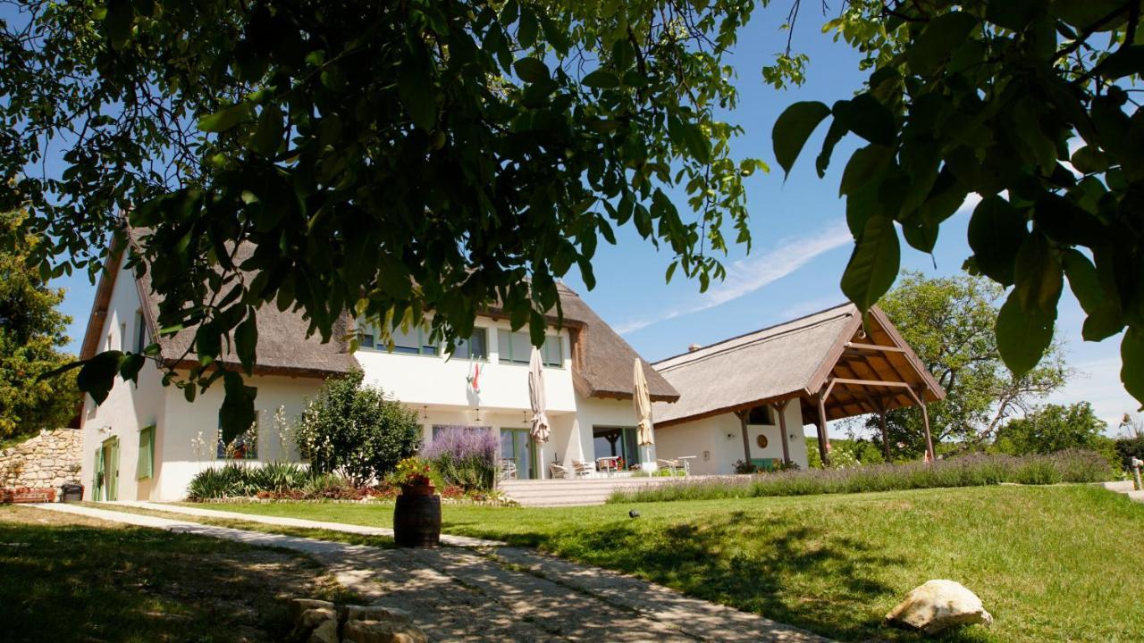 Fuerjes Udvarhaz Vaszoly Exterior photo